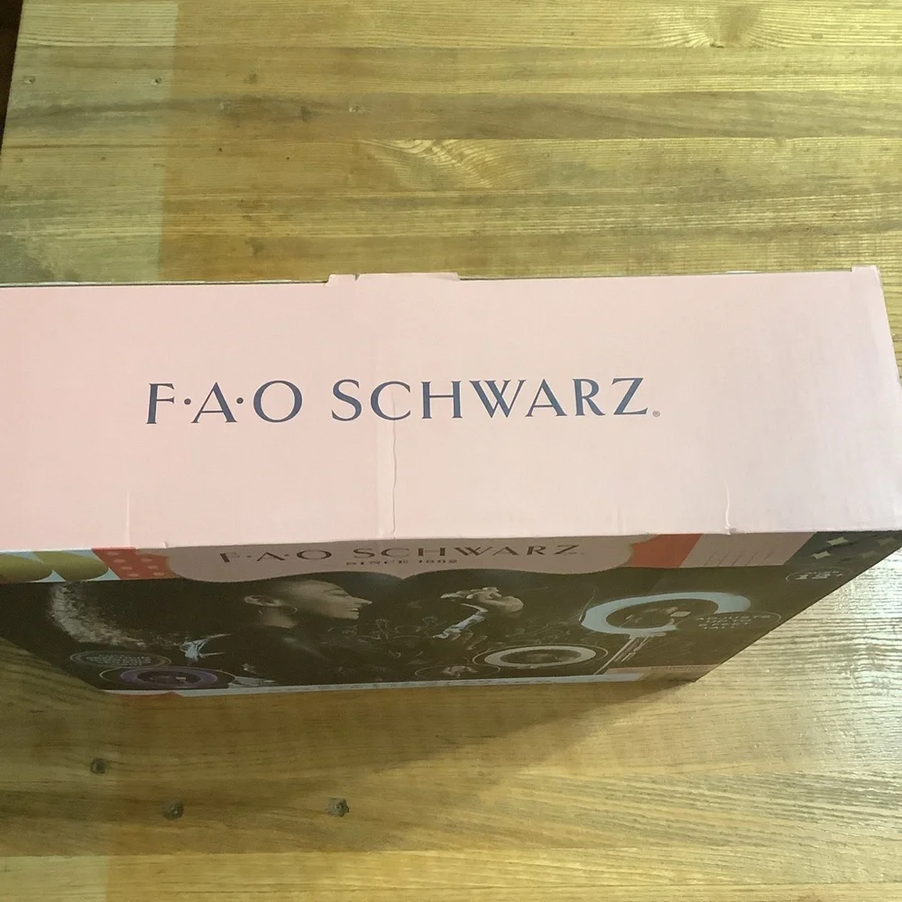 FAO Schwarz Social Star Selfie Light Stand with Remote